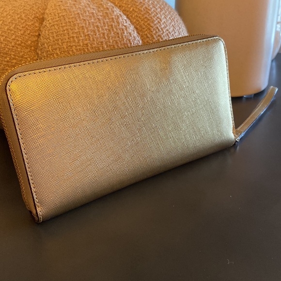 ♠️Kate Spade “golden” wristlet - Picture 6 of 13
